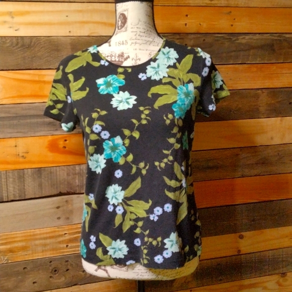 Croft &. barrow classic tee black and green 💚 flowers - Picture 1 of 4